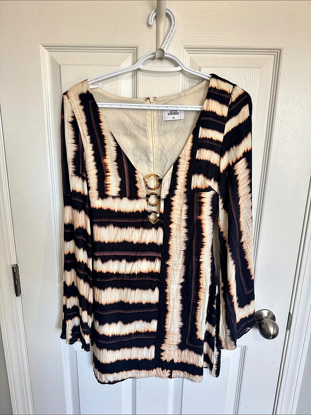 Seven Wonders Abstract Ring Detail Blouse in Black & Cream Size Medium